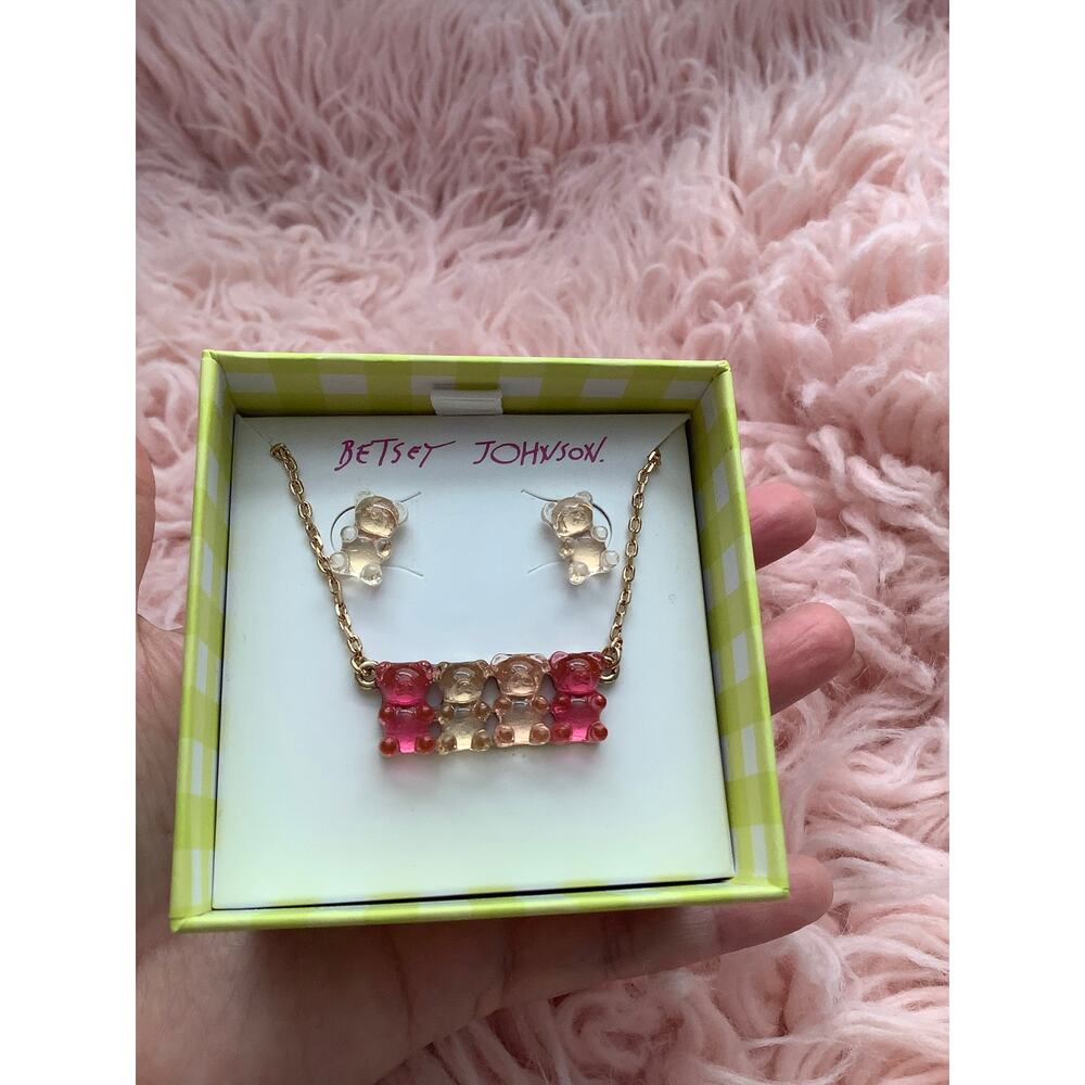 🐻🐻New  🏷️Betsey Johnson set 2 pieces necklace & earrings gummy bear 🐻 🐻🐻